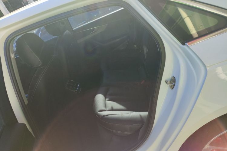 奥迪A4L 2019款 40 TFSI 进取型 国VI中控内饰21