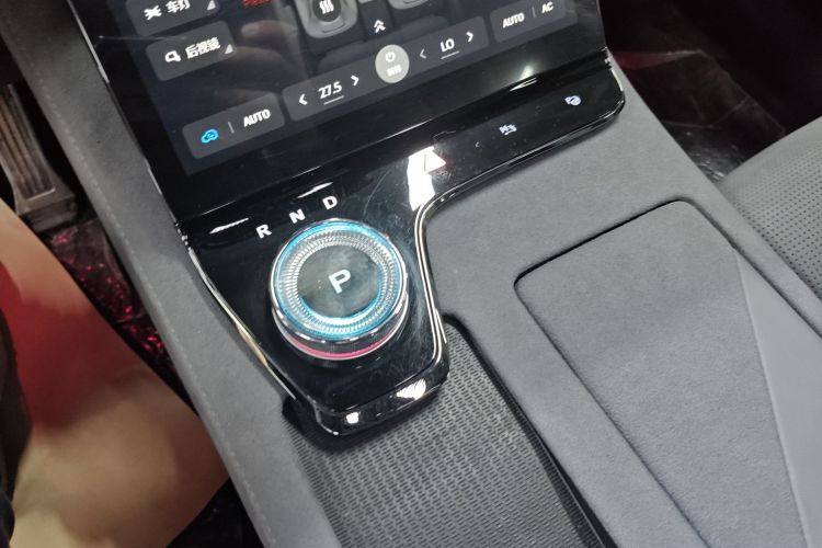 岚图汽车 岚图追光 2024款 PHEV 四驱超长续航行政版中控内饰18