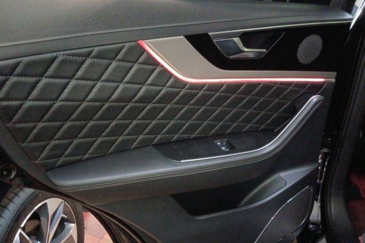 红旗HS5 2019款 2.0T 智联旗享四驱版中控内饰49