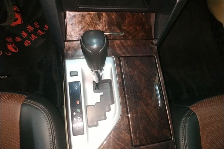 丰田 凯美瑞 2015款 2.0E 精英版中控内饰18