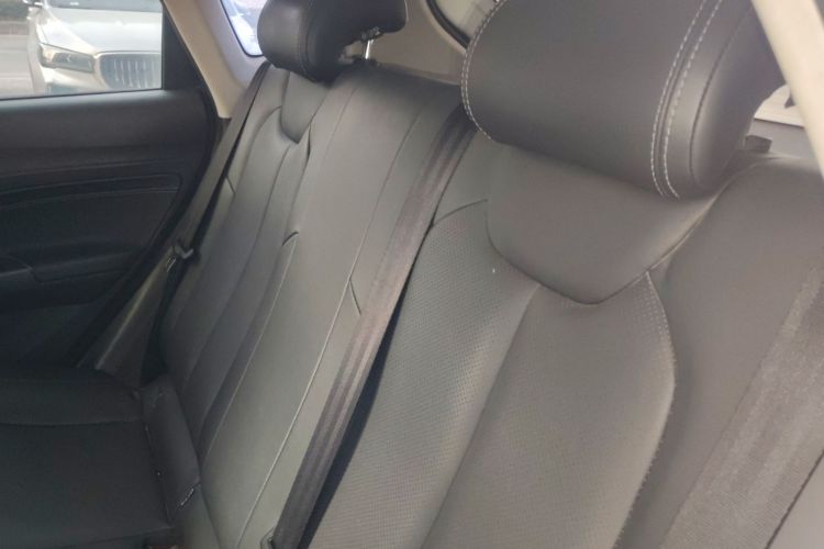 哪吒汽车 哪吒V 2021款 长续航娱乐版升级型中控内饰7004