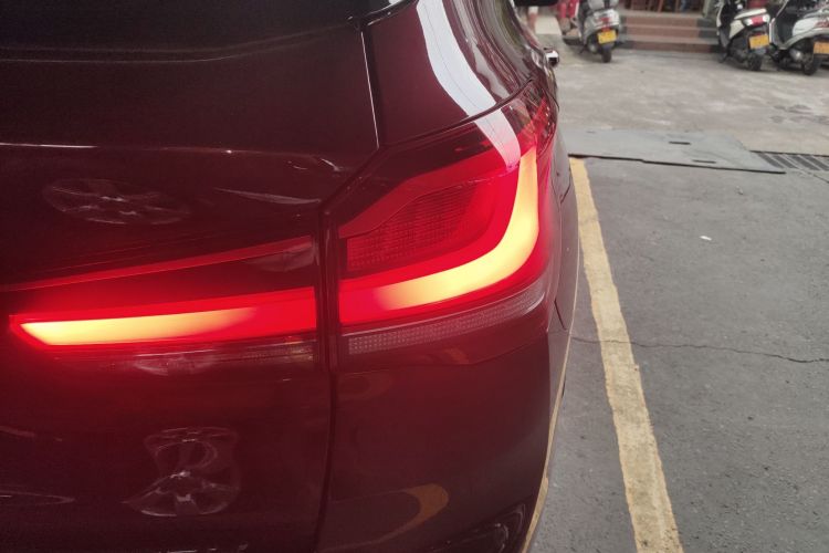 宝马X1 2020款 sDrive20Li 尊享型车身外观9