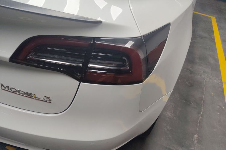 特斯拉 Model 3 2021款 改款二 Performance高性能全轮驱动版车身外观9