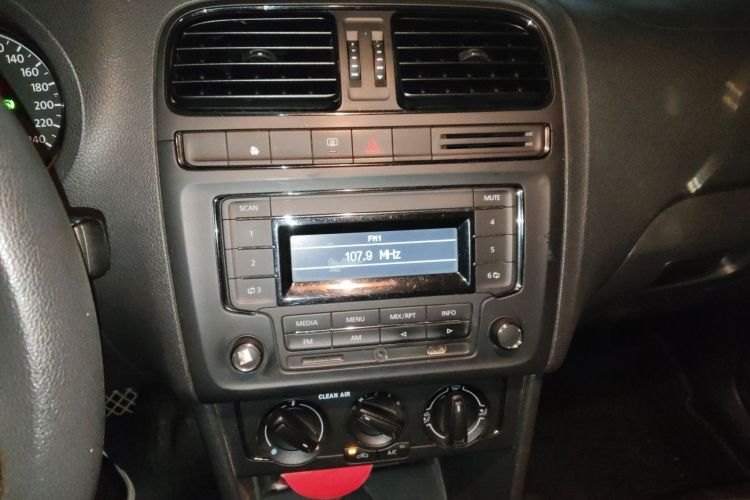 大众 Polo 2016款 1.4L 自动风尚型中控内饰16