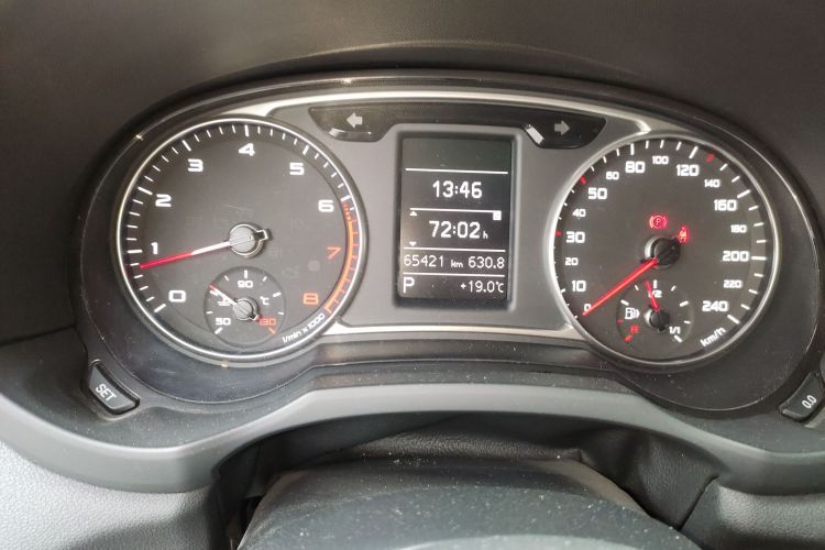 奥迪A1 2014款 30 TFSI Sportback舒适型中控内饰15