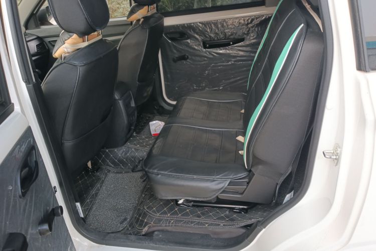 五菱汽车 五菱宏光 2019款 1.5L S基本型国VI LAR中控内饰21