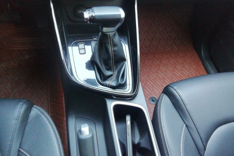 宝骏530 2021款 全球车周年纪念版 1.5T CVT豪华型 5座中控内饰18