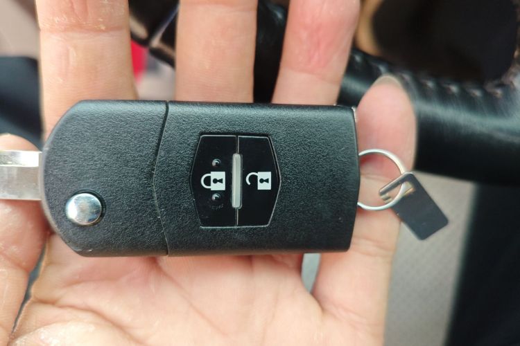 马自达6 2012款 2.0L 自动时尚型中控内饰11