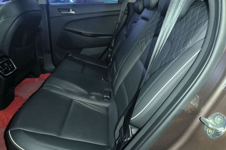 现代 途胜 2019款 280TGDi 双离合两驱智联版 国V中控内饰7004