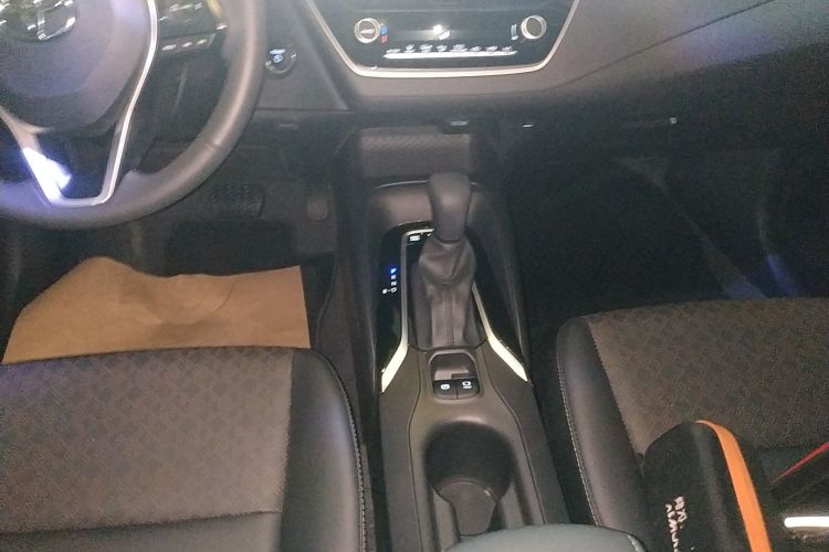 丰田 卡罗拉 2024款 1.8L 智能电混双擎 精英版中控内饰18