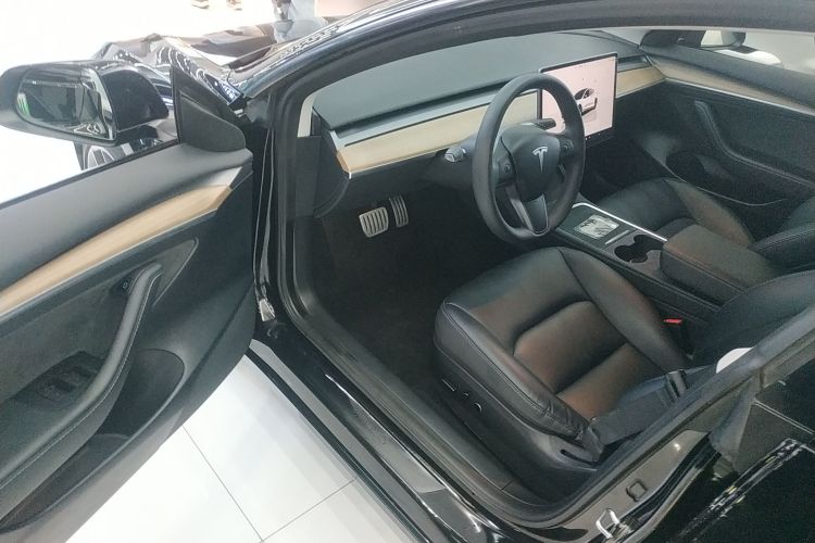 特斯拉 Model 3 2022款 Performance高性能全轮驱动版中控内饰7003