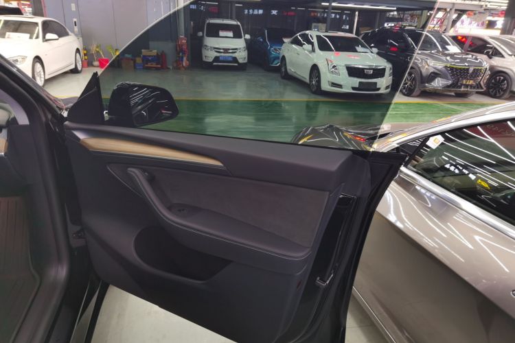 特斯拉 Model Y 2022款 改款 后轮驱动版中控内饰7005