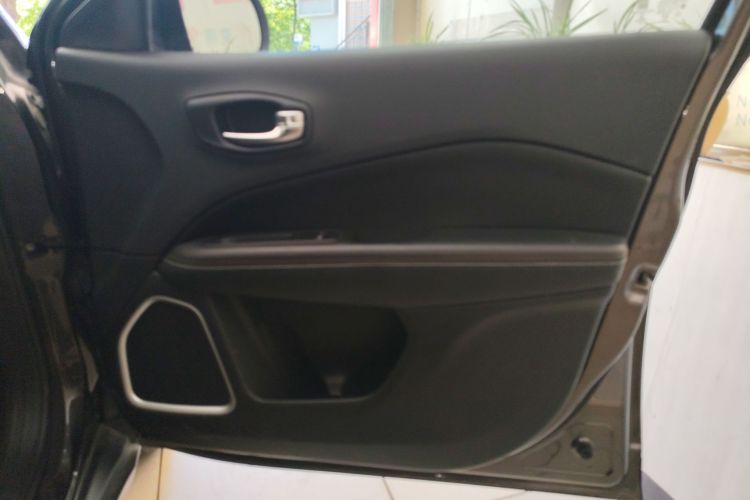 Jeep 指南者 2020款 220T 自动领先版中控内饰7005