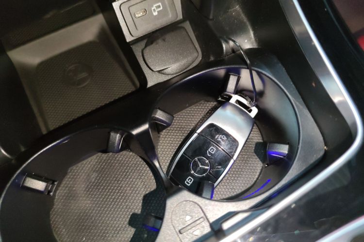 奔驰E级(进口) 2023款 改款 E 260 轿跑车中控内饰11