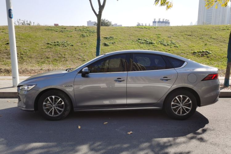 比亚迪 秦PLUS 2023款 冠军版 DM-i 55KM领先型车身外观6003