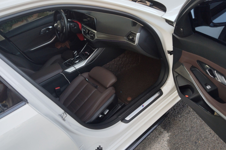 宝马3系 2020款 改款 325Li M运动曜夜套装局部细节9005