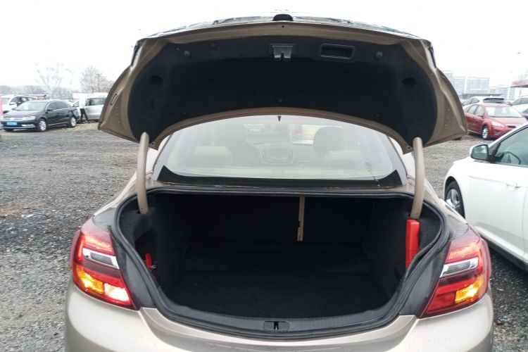 别克 君威 2014款 2.0L 精英时尚型机舱底盘23