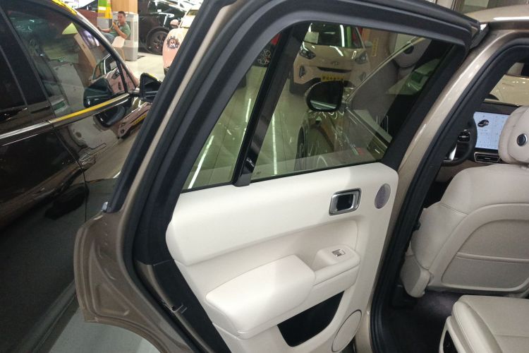 理想汽车 理想L8 2024款 Ultra中控内饰7008