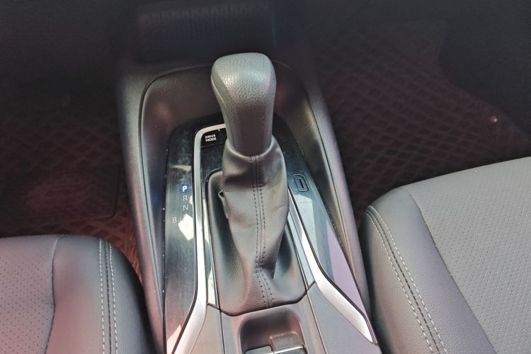 丰田 雷凌 2022款 双擎 1.8H E-CVT领先版中控内饰18