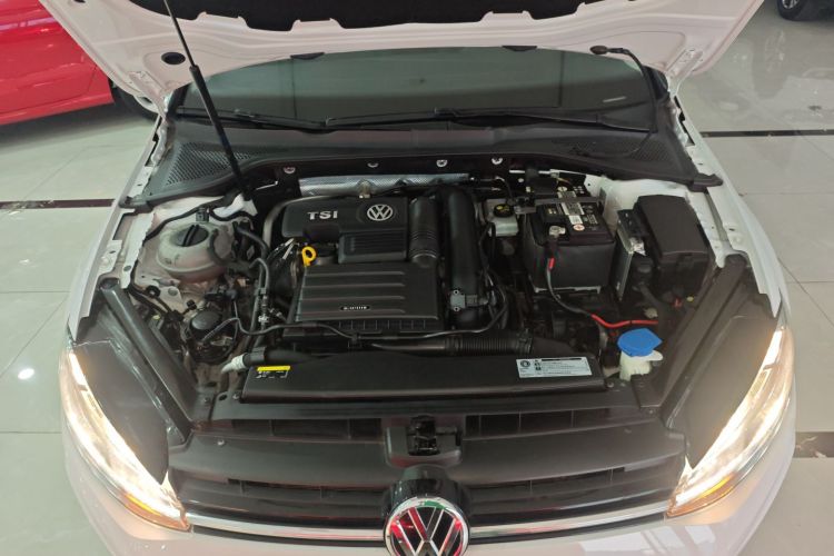 大众 高尔夫 2020款 200TSI DSG舒适进取版机舱底盘24