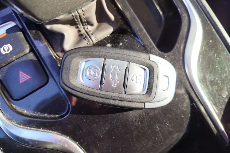 红旗E-QM5 2024款 610km PLUS中控内饰11