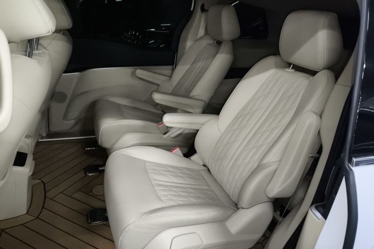 别克GL8 2023款 陆上公务舱 652T 豪华型中控内饰7004