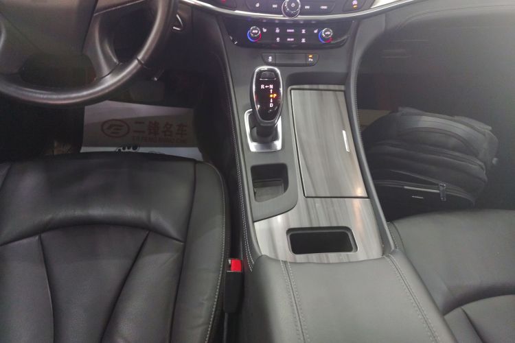 别克 君越 2021款 552T 豪华型中控内饰18