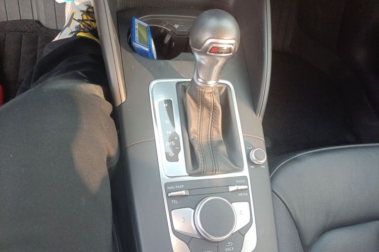 奥迪A3 2018款 30周年年型 Limousine 35 TFSI 风尚型局部细节18