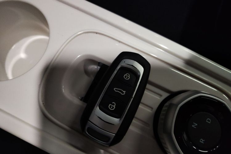 吉利银河 2025款 210km 熊猫骑士中控内饰11