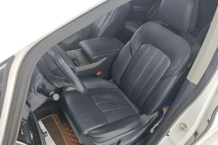 广汽传祺 传祺M8 2020款 领航款 390T 尊贵版中控内饰19