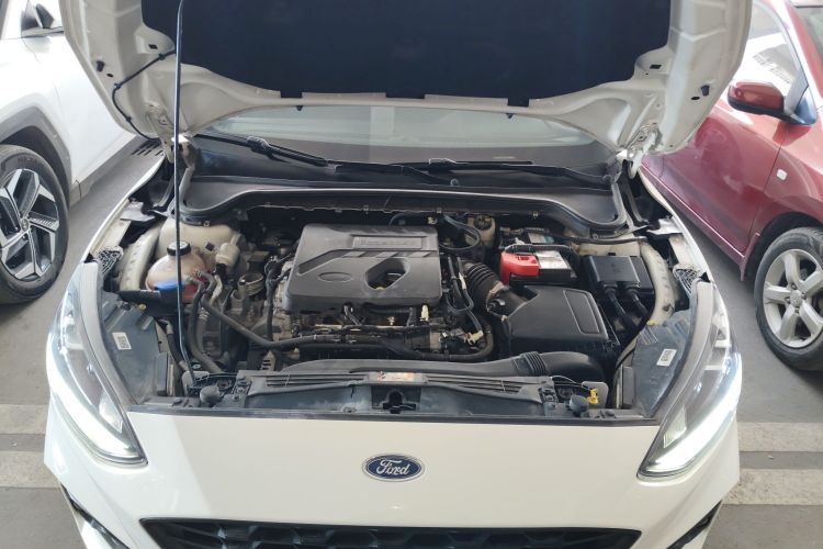 福特 福克斯 2019款 三厢 EcoBoost 180 自动ST Line机舱底盘24