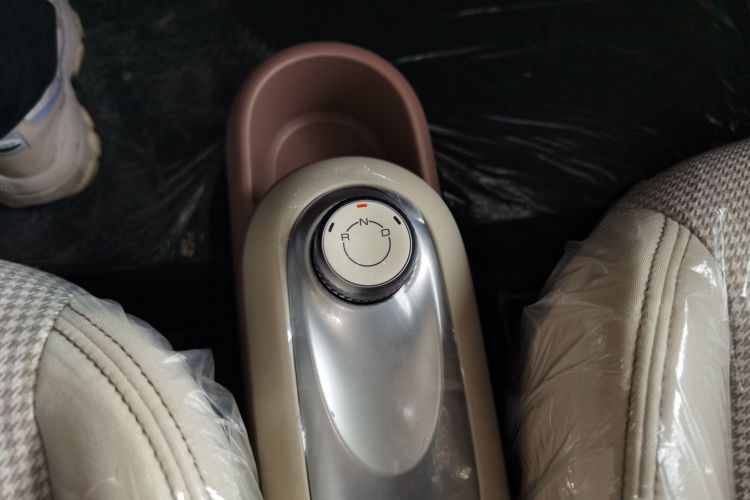 五菱汽车 宏光MINIEV 2025款 四门版 进阶款中控内饰18