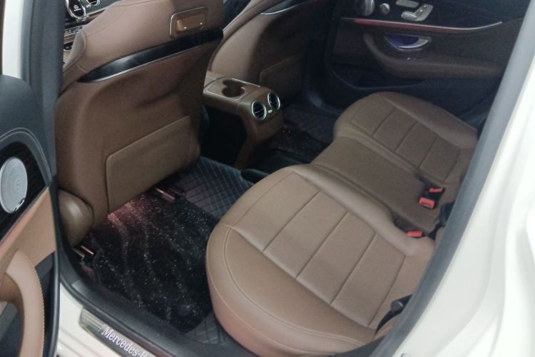 奔驰E级 2020款 E 300 L 运动豪华型中控内饰7004