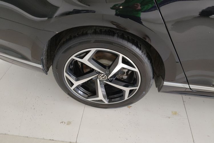 大众 迈腾 2023款 200万辆纪念版 330TSI DSG领先型车身外观6008