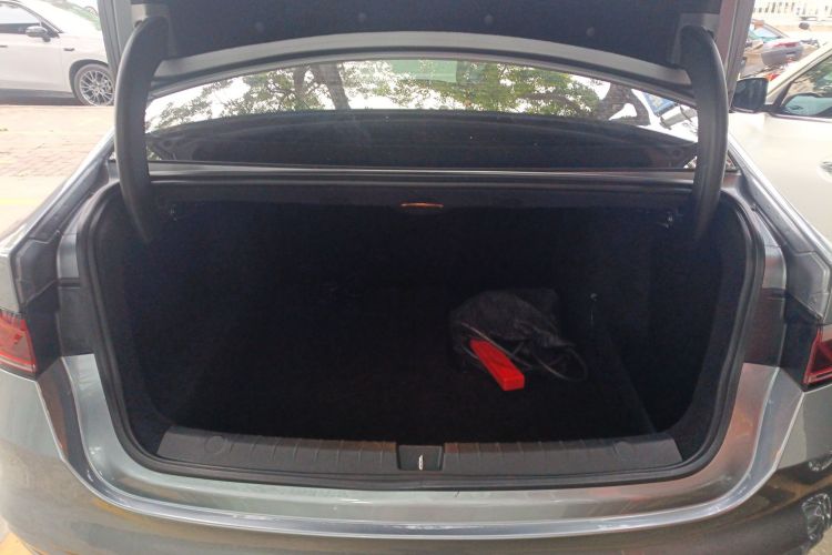 比亚迪 秦PLUS 2024款 荣耀版 DM-i 55KM领先型机舱底盘23