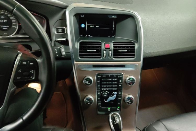 沃尔沃XC60 2016款 T5 智进版中控内饰16