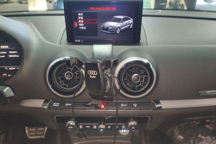 奥迪S3 2017款 改款 S3 2.0T Limousine中控内饰16