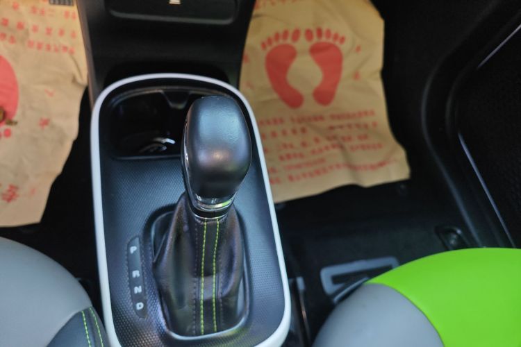 荣威 科莱威CLEVER 2021款 302km新四座超能版中控内饰18