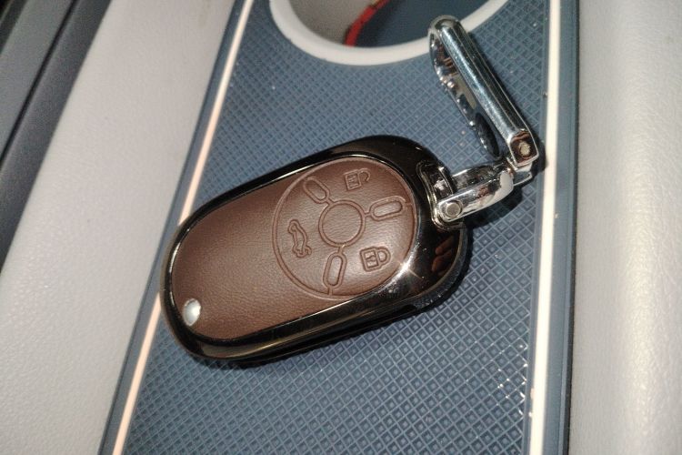 奔腾小马 2025款 222km 灵动马中控内饰7001