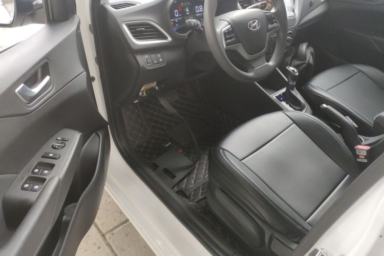 现代 悦纳 2020款 1.4L CVT GLS炫酷版中控内饰7003