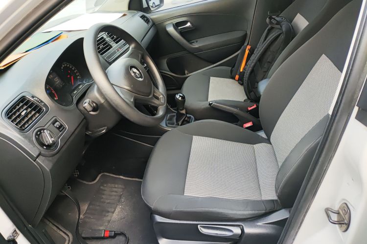 大众 Polo 2016款 1.4L 手动风尚型中控内饰19