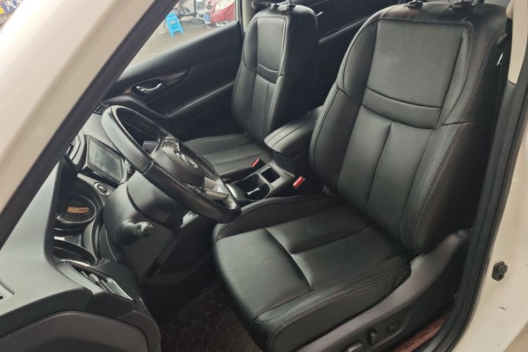 日产 奇骏 2021款 2.0L CVT 2WD XL ITS舒适纪念版中控内饰19