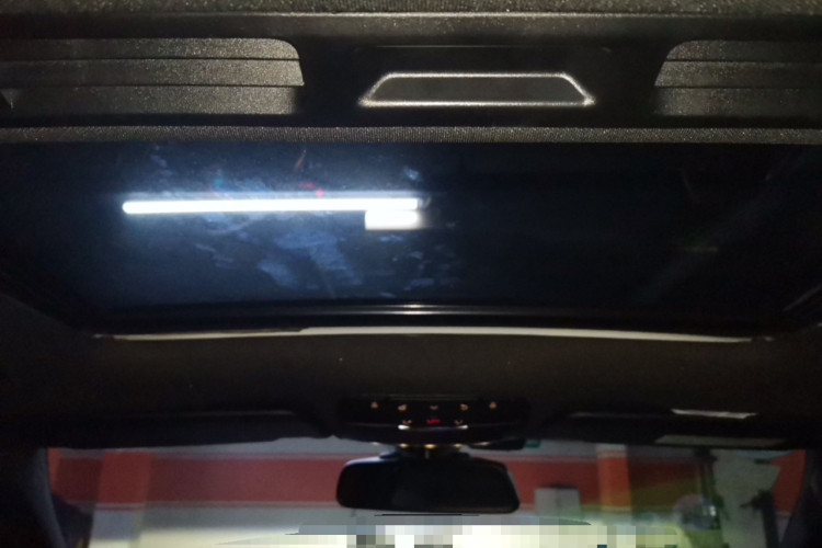 奔驰C级 2017款 改款 C 200 运动版中控内饰22