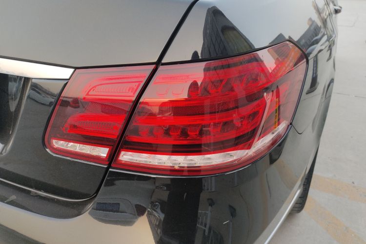 奔驰E级 2015款 改款 E 260 L车身外观9