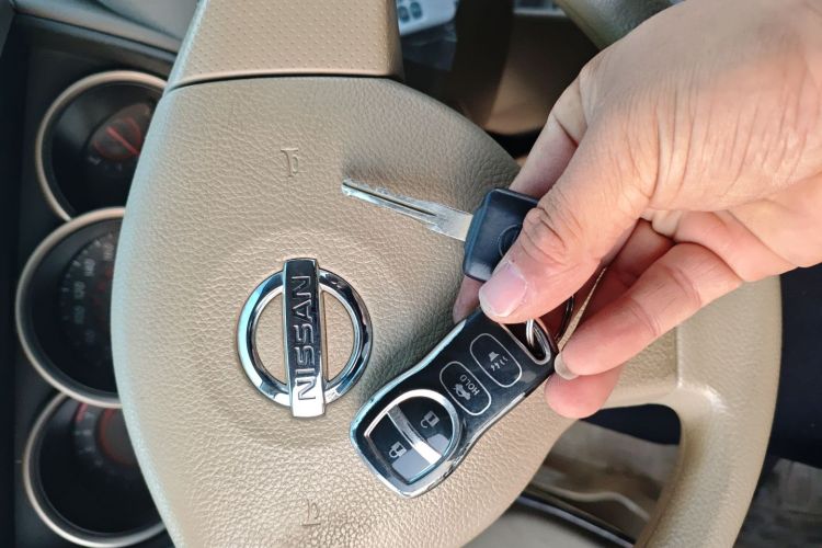 日产 轩逸 2012款 经典 1.6XE 手动舒适版中控内饰7001