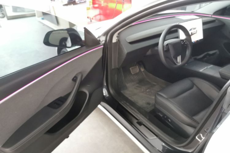 特斯拉 Model 3 2023款 后轮驱动版中控内饰20