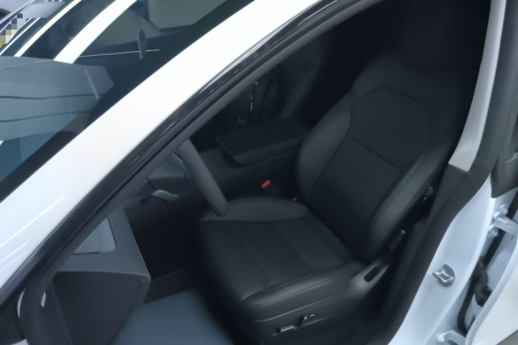 特斯拉 Model Y 2025款 长续航全轮驱动版局部细节19