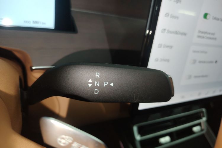 比亚迪 汉L 2025款 DM-p 四驱激光雷达旗舰型局部细节18