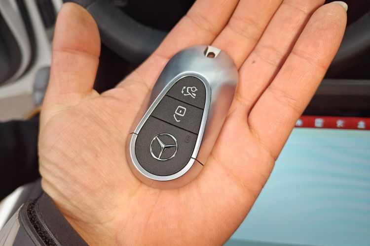 奔驰C级 2024款 C 200 L 运动版中控内饰7001