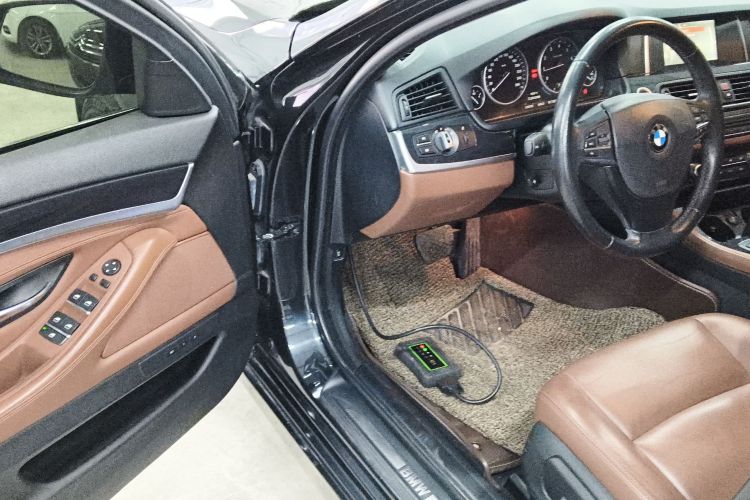 宝马5系 2014款 520Li 典雅型中控内饰20